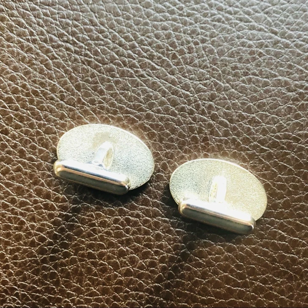 Vintage men’s oval light brushed silver tilted style cuff links